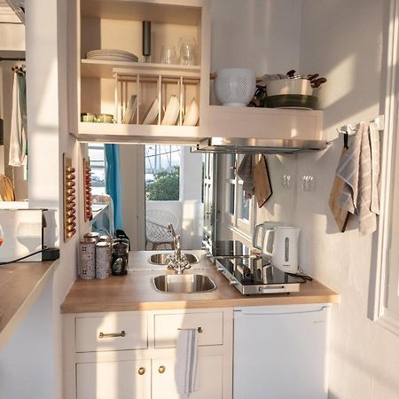 The White Rose Apartment Poros Town 外观 照片